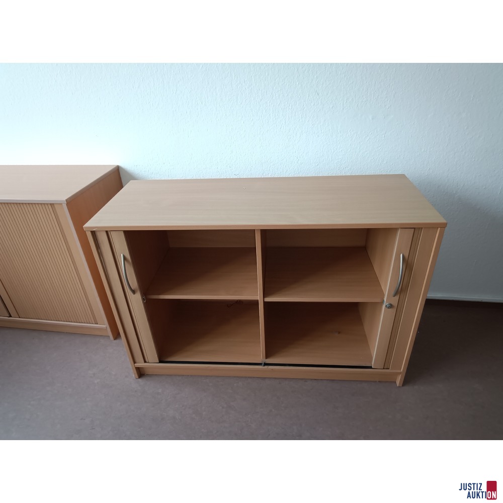 Schrank geöffnet