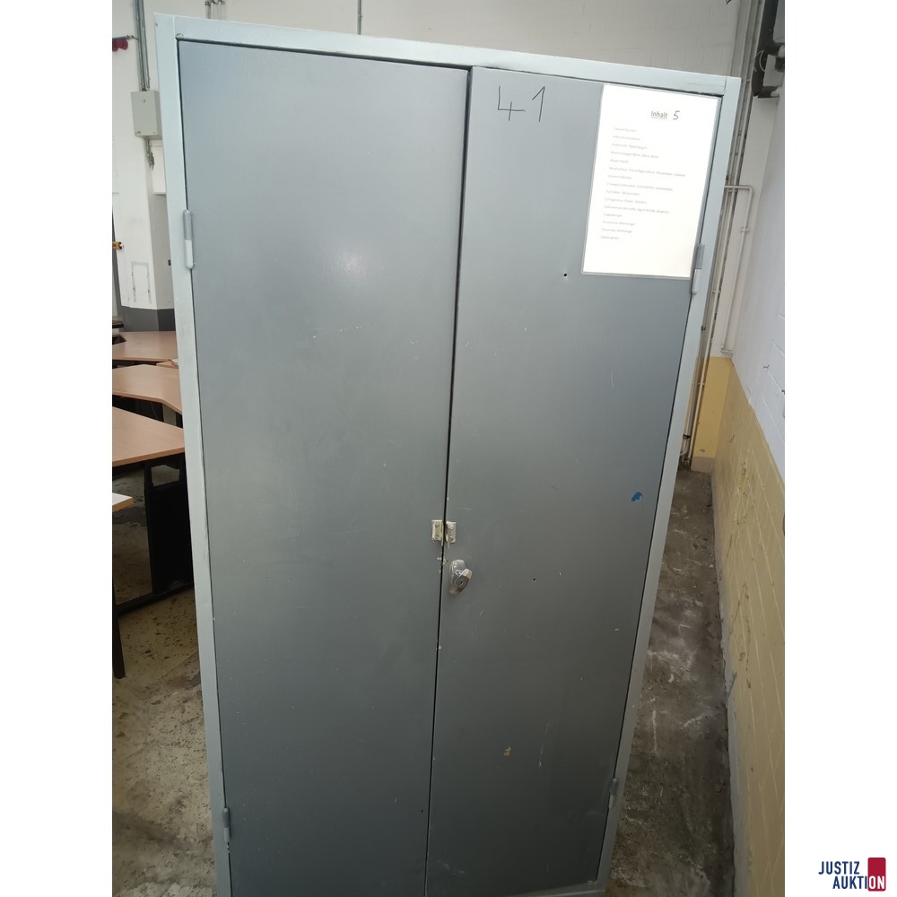 Metallschrank geschlossen