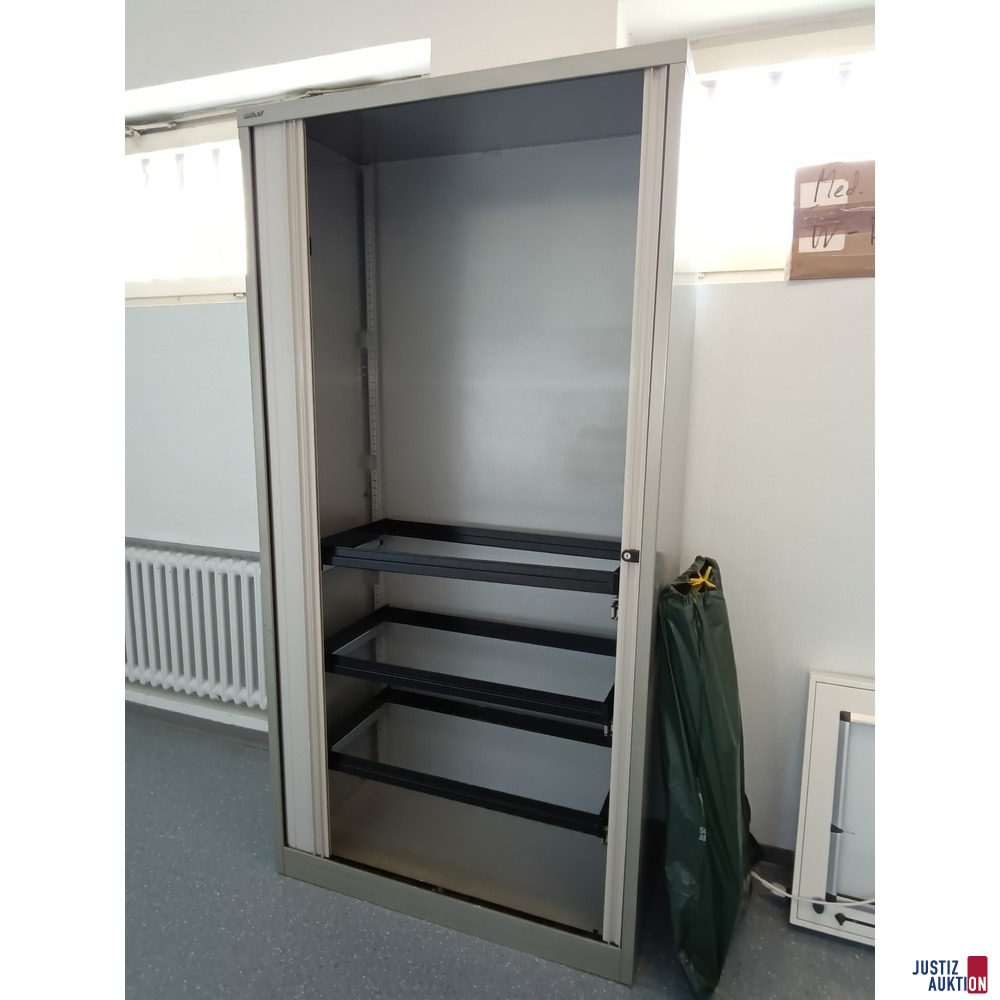 Schrank geöffnet