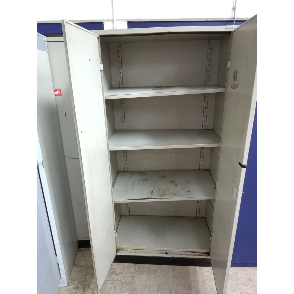Schrank geöffnet