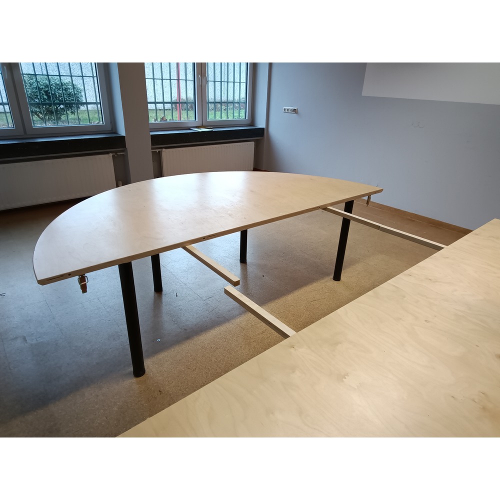 Tisch ausgezogen links