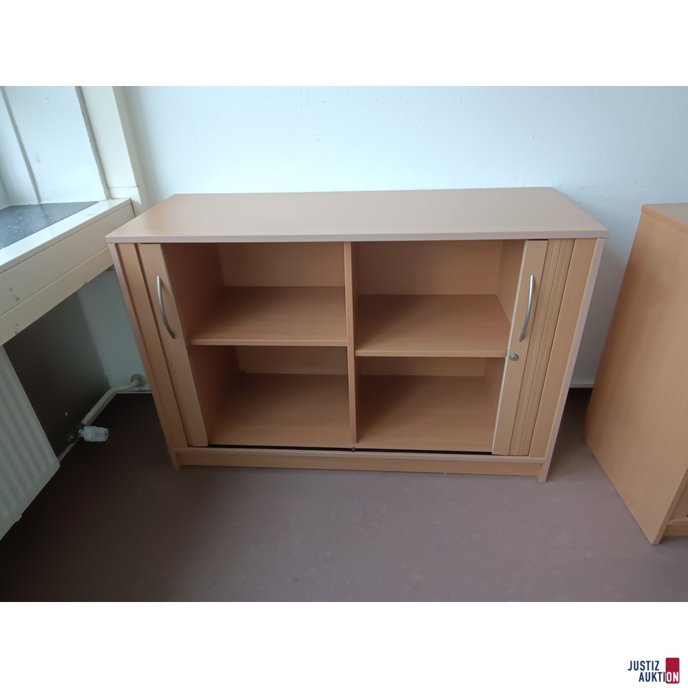 Rolladenschrank geöffnet