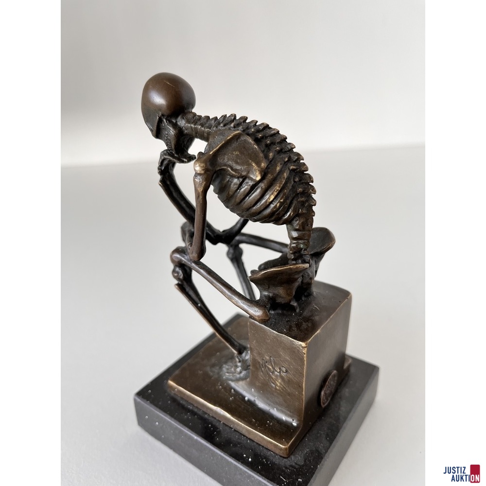 Bronze auf Marmor "Skelett"