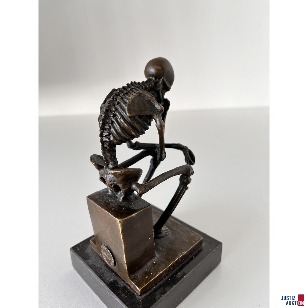 Bronze auf Marmor "Skelett"