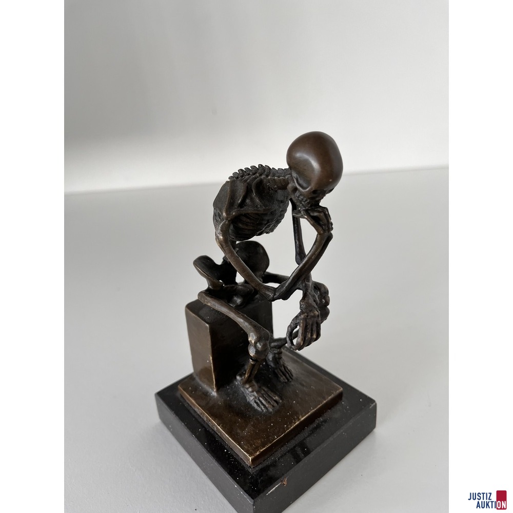 Bronze auf Marmor "Skelett"