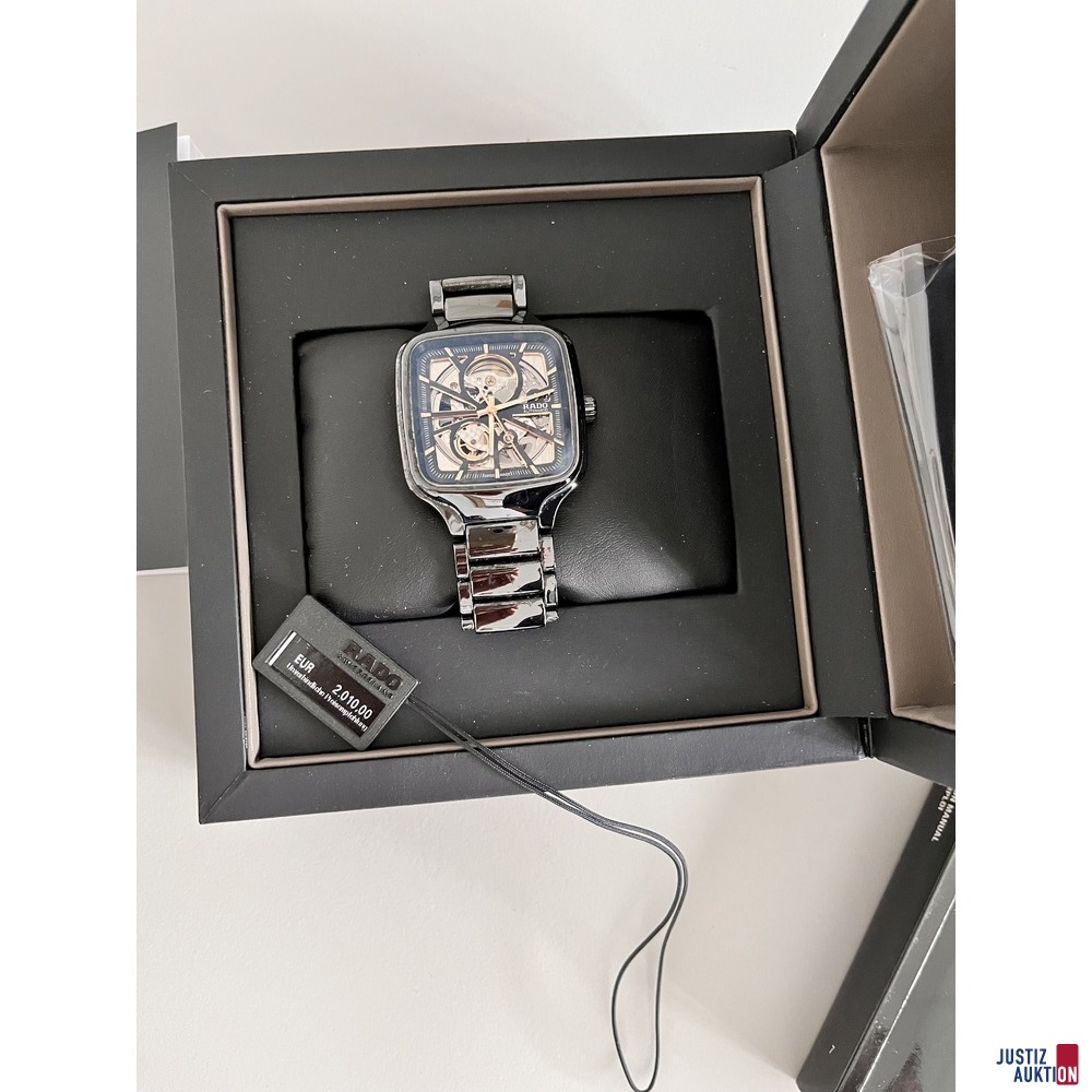 Uhr in Box