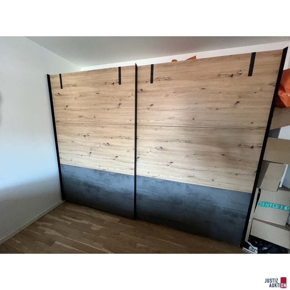 Kleiderschrank