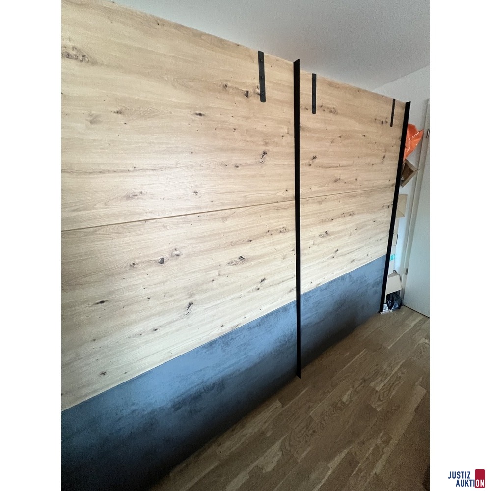 Kleiderschrank