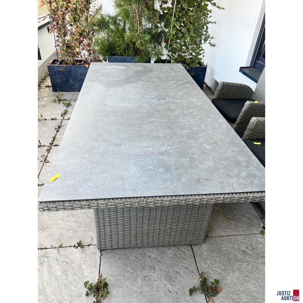 Outdoor-Tisch