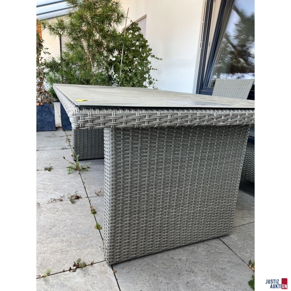 Outdoor-Tisch Seitenansicht