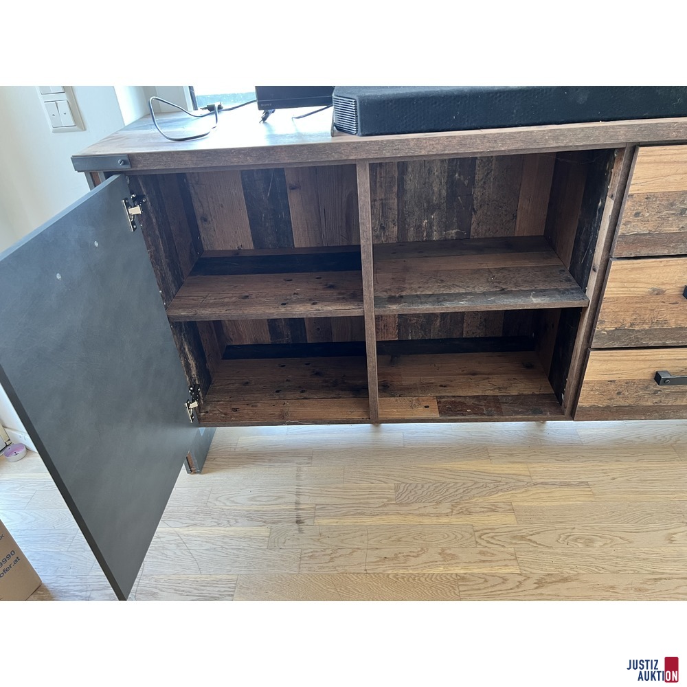 TV-Schrank - geöffnet