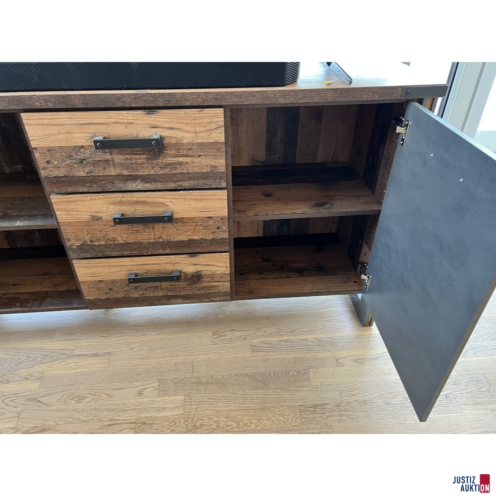 TV-Schrank - geöffnet