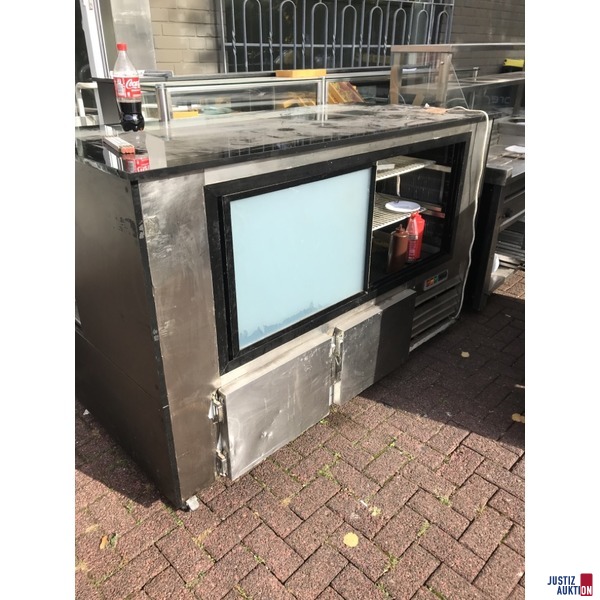 4) Kühlschrank mit Arbeitsfläche