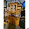 Schrank mit Aufsatz u.a.