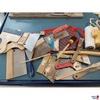 diverses Malerwerkzeug (Roller, Spachtel, Pinsel)