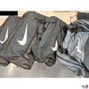 4 Sporttaschen der Marke Nike u.a.