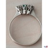 Damen Weißgold Ring mit drei Edelsteinen 2x Brilliant mitllere Reinheit und Farbe zusammen 0,2 ct und 1 kleinen Smaragd 585 punziert 1,7 g getragen/Tragespuren vorhanden Metallwert: € 53,00