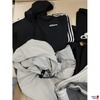 Konvolut an Bekleidung der Marke Adidas