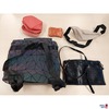 Konvolut an Damentaschen: 1 Rucksack (verschmutzt) 1 Bauschtasche 2 Kosmetiktaschen 1 Bauchtasche