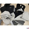 Konvolut an Bekleidung der Marke Adidas