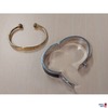 1 Modeschmuckarmspange versilbert mit Klappverschluss und schwarzen Email Größe 60 mm Breite 12 mm 1 Armspange goldfarben Modeschmuck