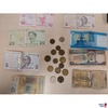 Lot bestehend aus Banknoten (8x) und Münzen (14x) diverser Länder