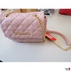 Tasche steht