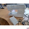 Nähmaschine der Marke SINGER