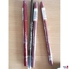 Lipliner und Augenbrauenstift