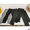Jeans- und Cargohosen