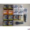 15 Packungen Gillette Rasierklingen u. 2 Rasiererhalter Vorderansicht