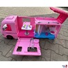 Barbie-Camper geöffnet mit Zubehör