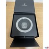 Uhr in Box