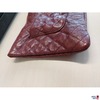 Chanel Schminktasche weinrot - geprägtes Rosenmuster