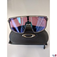 Sonnenbrille der Marke Oakley Sutro