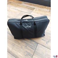 Carbon-Golfbag Caddy Marke JuCad zerlegt in schwarzer Tasche