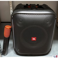 Vorderansicht mit Mikrofon