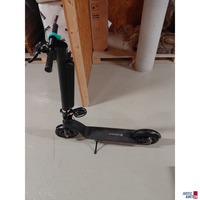 E-Scooter der Marke Augment ES 210 &lpar;450W&rpar;