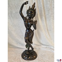 gro&szlig;e Statue vorn