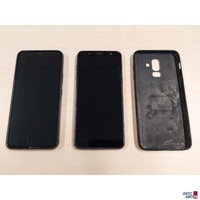 Handy der Marke Samsung Galaxy J8 u.a.