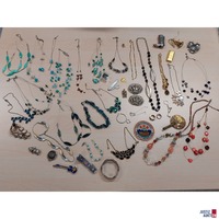 Konvolut bestehend aus diversen Modeschmuck