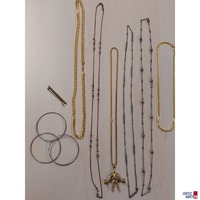 Konvolut bestehend aus diversen Modeschmuck