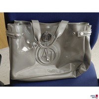 Armani Jeans Handtasche gro&szlig; Lackleder Grau