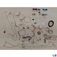 Konvolut an Modeschmuck