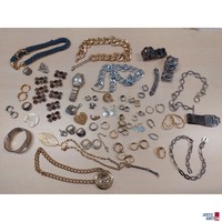 Konvolut aus Modeschmuck unter anderem Pierre Lang&comma; vergoldet&comma; versilber&comma; rohdiniert
