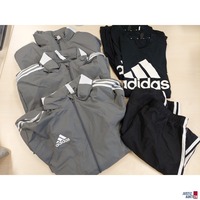Konvolut an Bekleidung der Marke Adidas