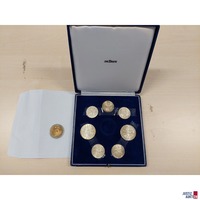 Konvolut bestehend aus&colon; 8 M&uuml;nzen&comma; davon 1x ATS 500&comma;--&comma; 1x ATS 100&comma;--&comma; 5x ATS 25&comma;-- 1 Medaille Stephansdom im Kupfernickel