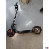 E-Scooter der Marke Ninebot