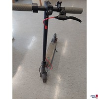 Faltbarer Elektroroller der Marke Aovopro