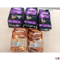 3 Packungen Kaffeebohnen der Marke Lavazza u&period;a&period;